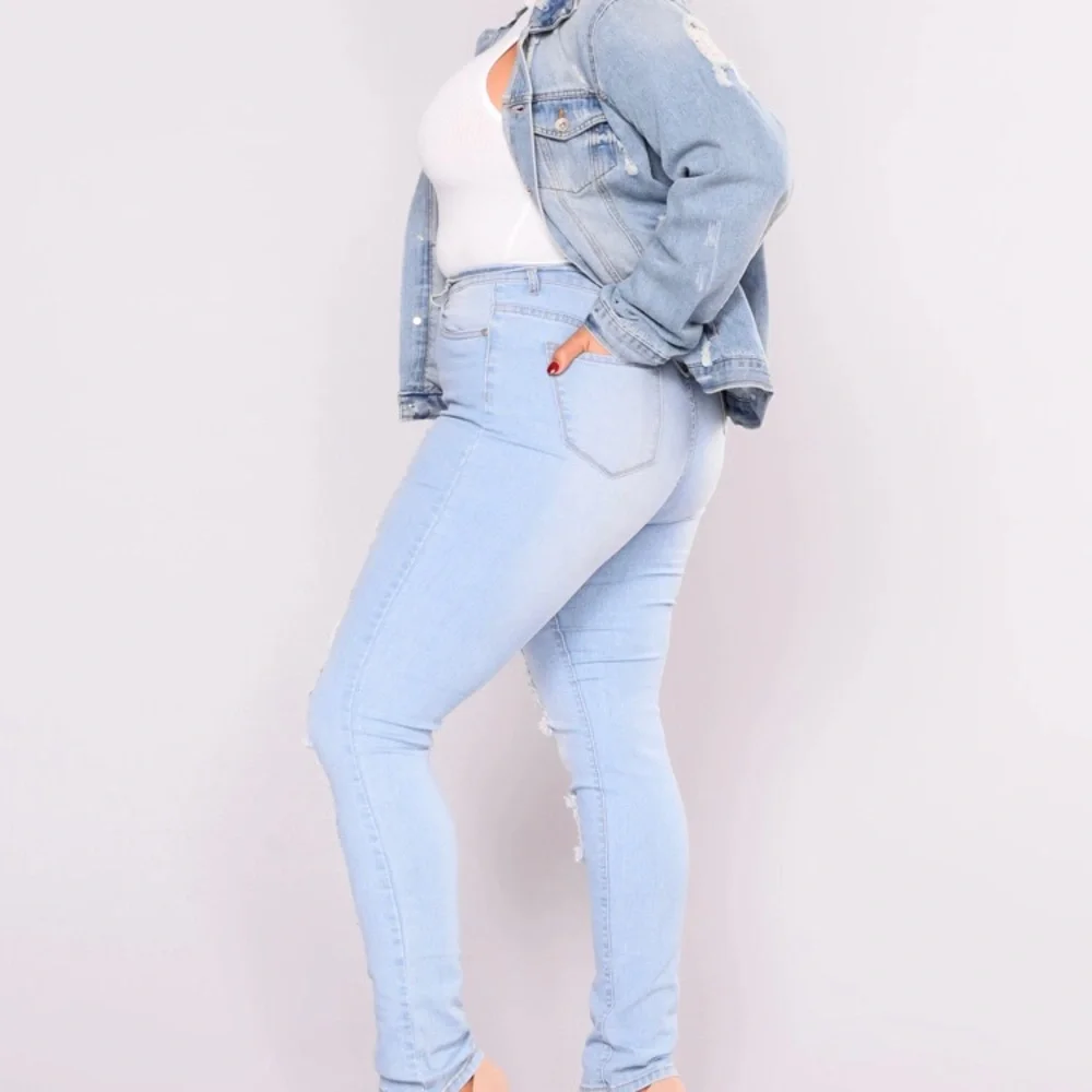 Fashion Nova Light Blue Jeans - Picture 7 of 9